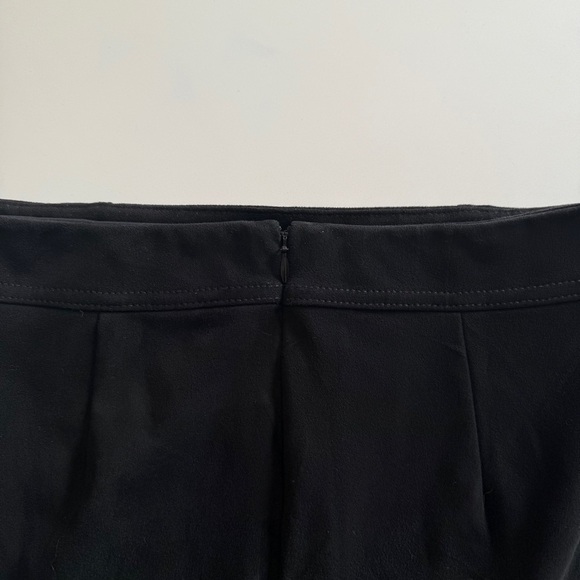 Banana Republic-Vegan Suede-Mini Skirt-Pockets-Back Zip-Size 4 - Picture 5 of 9